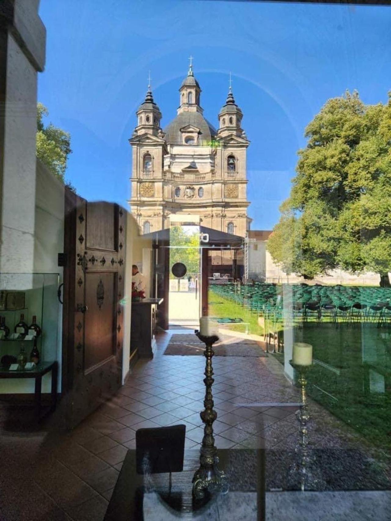 Monte Pacis In Pazaislis Hotell Kaunas Exteriör bild
